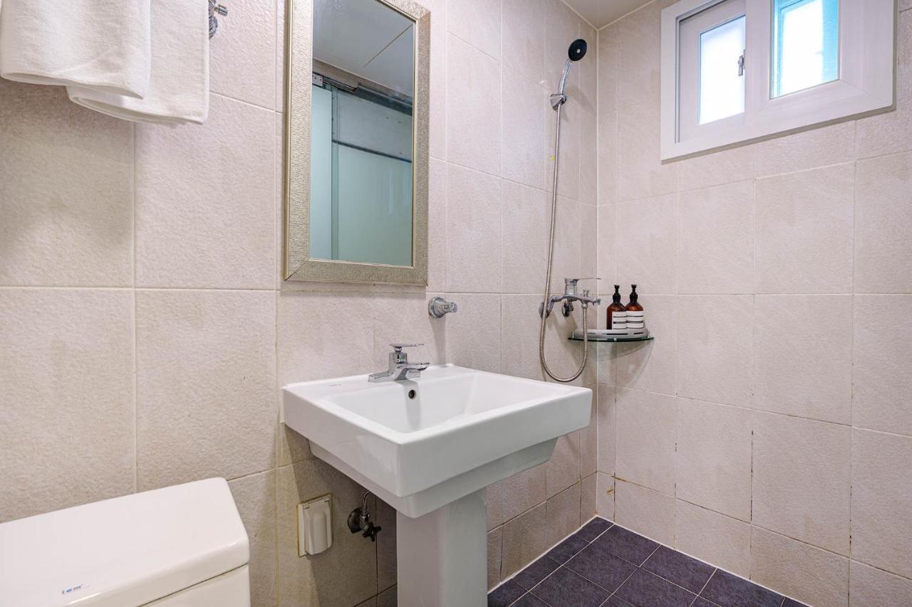 Hotel Less Seul Zewnętrze zdjęcie